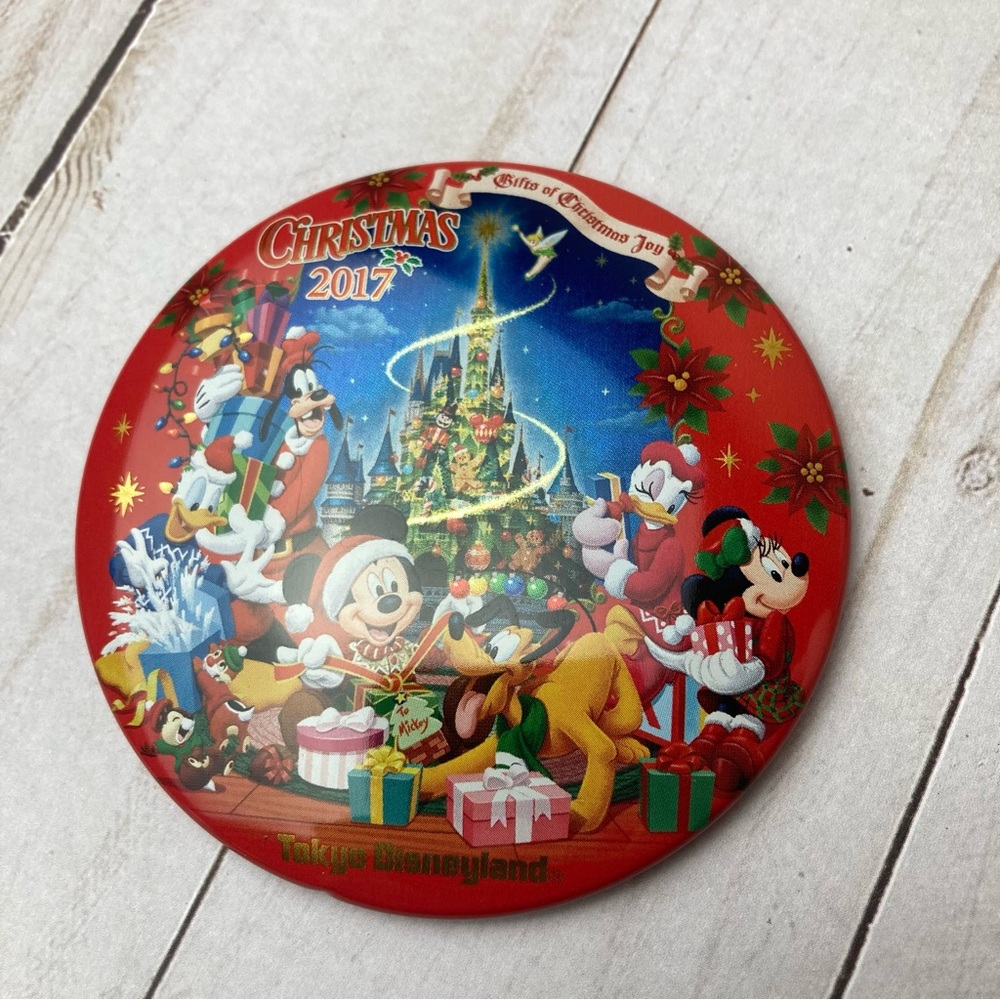 Tokyo Disneyland Merry Christmas Collectible Button C009